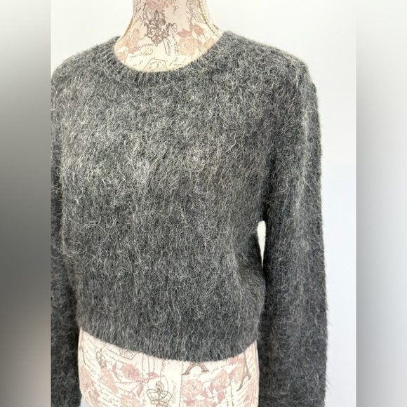 MODA INTERNATIONAL Gray fuzzy Crew Neck crop Sweater size S - Picture 2 of 12